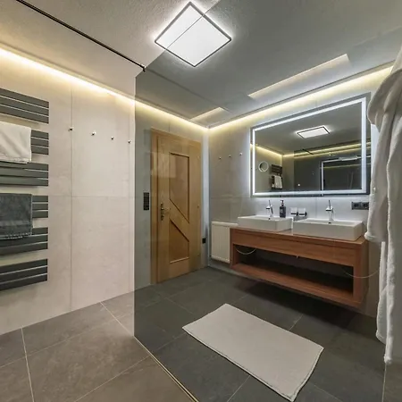 Sonnenschein Im Johanna In Mayrhofen-hippach- Naehe Der Skipiste *