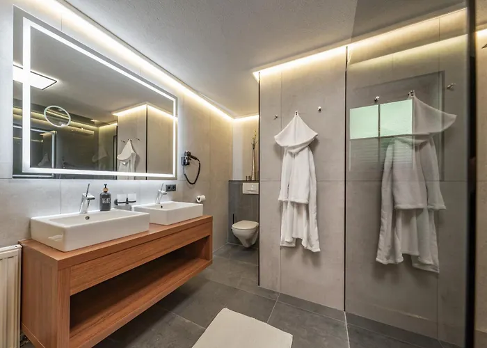 Sonnenschein Im Johanna In Mayrhofen-hippach- Naehe Der Skipiste Daire Hippach