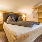 Apartment Sonnenschein Im Johanna In Mayrhofen-hippach- Nähe Der Skipiste Hippach